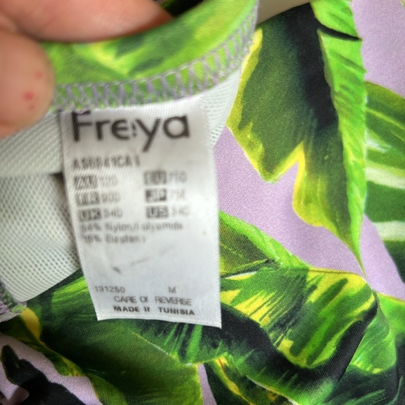 Palm print bathing suit top, black bottoms - Picture 3 of 3